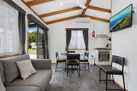 Warrnambool Holiday Village - Accommodation Gladstone 0