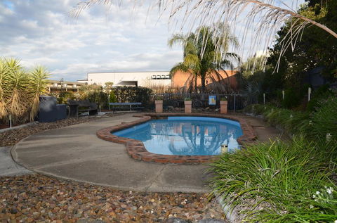 Warwick Motor Inn - Accommodation Gladstone 1