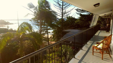 Wategos Surf Shack - Accommodation Gladstone 2