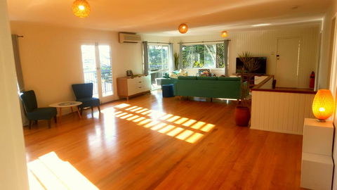 Wategos Surf Shack - Accommodation Gladstone 1