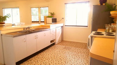 Wategos Surf Shack - Accommodation Gladstone 3