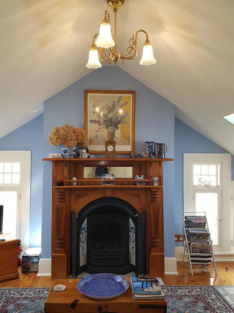 Water Bay Villa Bed & Breakfast - Accommodation Gladstone 1
