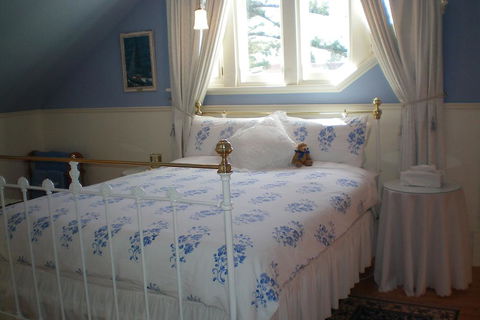 Water Bay Villa Bed & Breakfast - Accommodation Gladstone 2