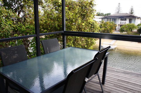 Water Front Room - Accommodation Gladstone 2