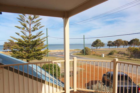 Water Lover's Haven - Accommodation Gladstone 1
