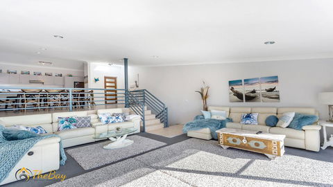 Water Views On Wallawa - Accommodation Gladstone 1