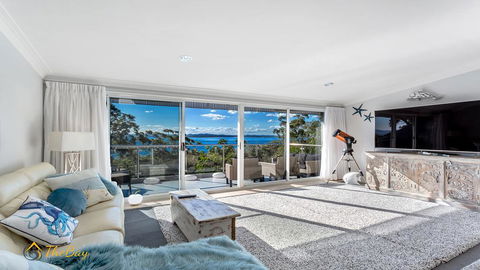 Water Views On Wallawa - Accommodation Gladstone 0