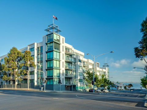 Waterfront (Yarra St) By Gold Star Stays - Accommodation Gladstone 0