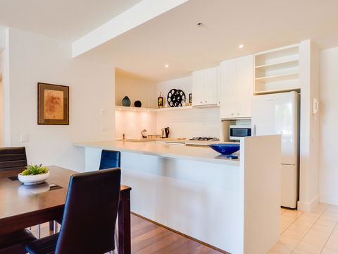 Waterfront (Yarra St) By Gold Star Stays - Accommodation Gladstone 3
