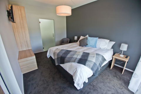 Waterfront Apartments - Accommodation Gladstone 3