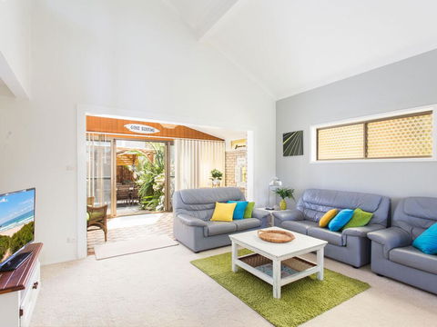 Waterfront At Point Road - Accommodation Gladstone 2