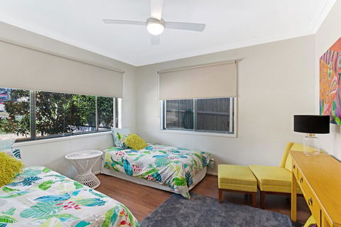 Waterfront At Sunset Boulevard, 26 Sunset Boulevard - Accommodation Gladstone 1