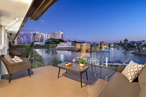 Waterfront Boutique Apartment - Personal Concierge - Accommodation Gladstone 2