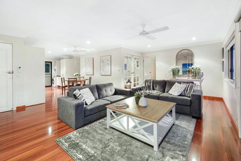 Waterfront Boutique Apartment - Personal Concierge - Accommodation Gladstone 3