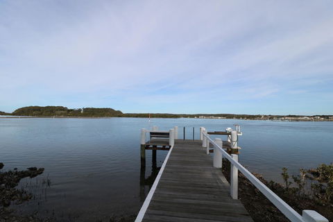 Waterfront Cottages - Accommodation Gladstone 3