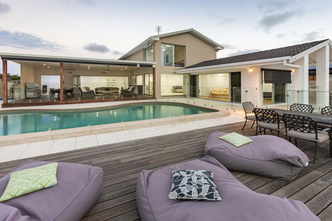Waterfront Entertainer - Accommodation Gladstone 1