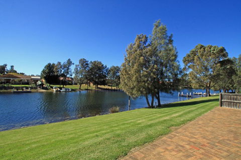 Waterfront Getaway In Sussex - Accommodation Gladstone 2