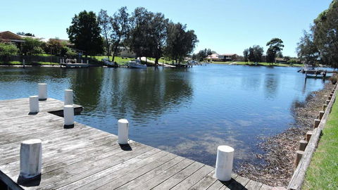 Waterfront Getaway In Sussex - Accommodation Gladstone 0
