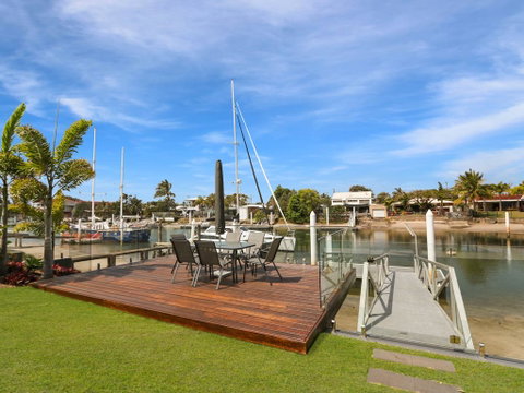 WATERFRONT HOME BORDERING MOOLOOLABA - Accommodation Gladstone 1