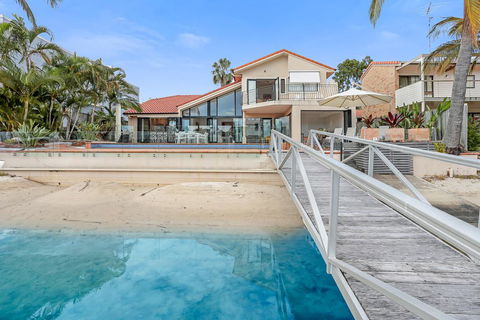 Waterfront Luxury, Noosa Heads - Accommodation Gladstone 1