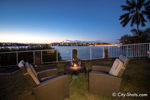 Waterfront On Manly Harbour - Accommodation Gladstone 1