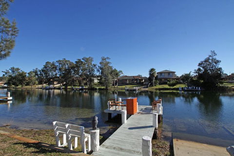 Waterfront On Sandpiper - Accommodation Gladstone 1