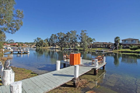 Waterfront On Sandpiper - Accommodation Gladstone 0