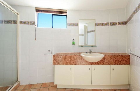 Waterfront Resort, Perfect For A Couples Getaway! - Accommodation Gladstone 1