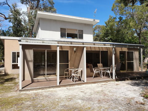 Waterfront Retreat At Wattle Point - Accommodation Gladstone 1