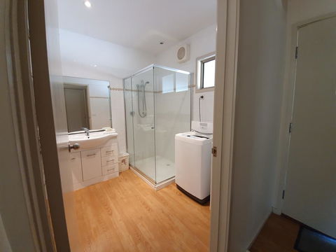 Waterfront Retreat At Wattle Point - Accommodation Gladstone 2