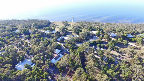 Waterfront Retreat At Wattle Point - Accommodation Gladstone 0