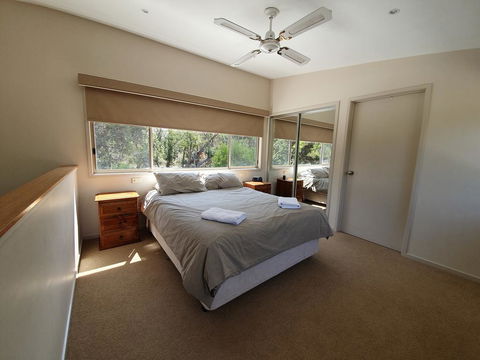 Waterfront Retreat At Wattle Point - Accommodation Gladstone 3