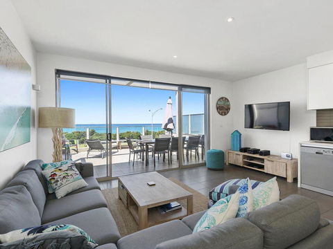 WATERFRONT SEVEN - In The Heart Of Lorne - Accommodation Gladstone 3
