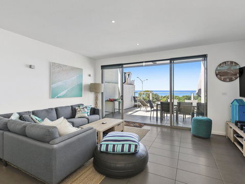 WATERFRONT SEVEN - In The Heart Of Lorne - Accommodation Gladstone 0