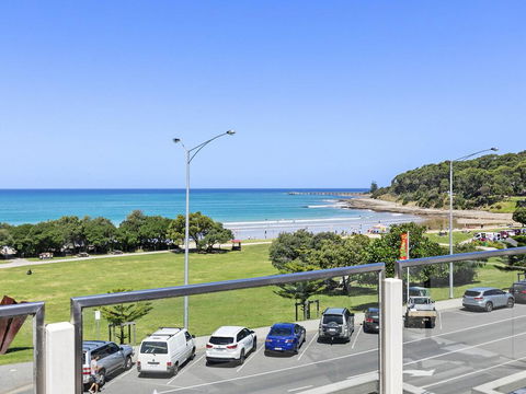 WATERFRONT SEVEN - In The Heart Of Lorne - Accommodation Gladstone 2