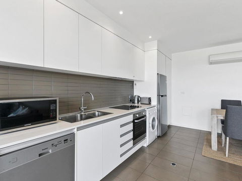 WATERFRONT SEVEN - In The Heart Of Lorne - Accommodation Gladstone 1