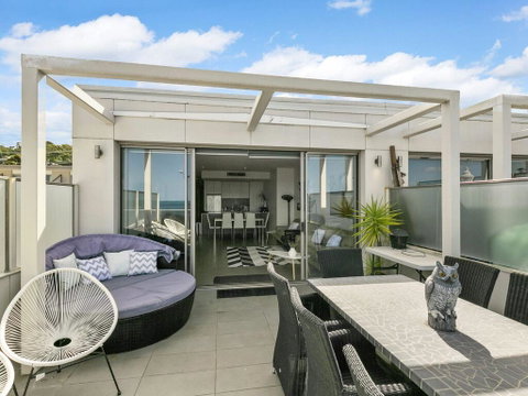 WATERFRONT THREE- In The Heart Of Lorne - Accommodation Gladstone 1