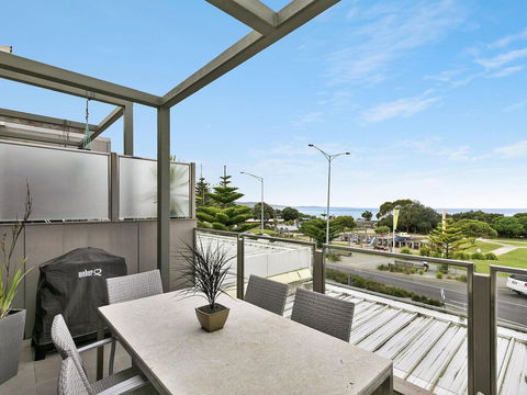WATERFRONT TWO - Position Perfect , , , NEW LISTING 2019, , ,  - Accommodation Gladstone 1