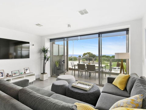 WATERFRONT TWO - Position Perfect , , , NEW LISTING 2019, , ,  - Accommodation Gladstone 0