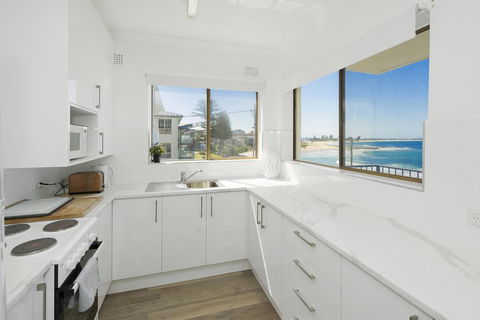 Waterfront Unit, Unit 2 - Accommodation Gladstone 3