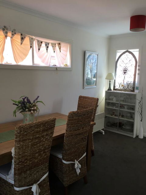 Redruth Cottage - Accommodation Gladstone 5