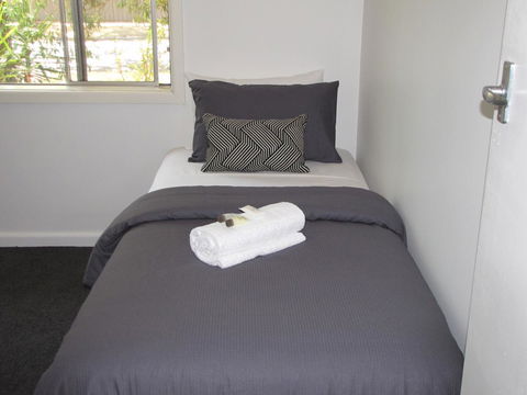 Clarke Street - Accommodation Gladstone 12