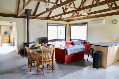 Red Ceder Cottage - Great Ocean Road - Port Campbell - Accommodation Gladstone 12