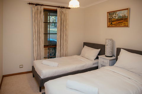 The Dan - Accommodation Gladstone 10