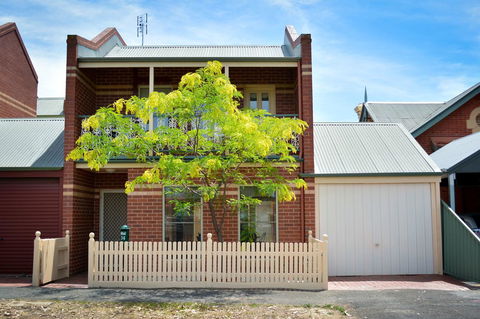 Turner Terrace - Accommodation Gladstone 0