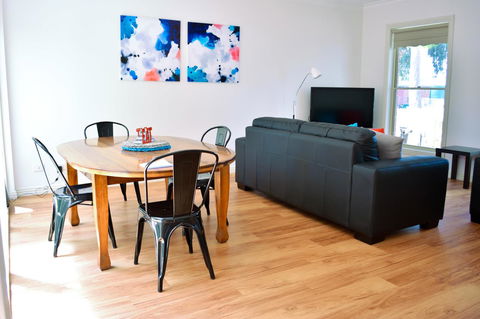 Turner Terrace - Accommodation Gladstone 7