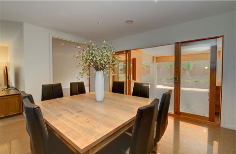 Newington Lakehouse - Accommodation Gladstone 18