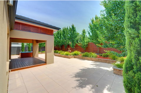 Newington Lakehouse - Accommodation Gladstone 11
