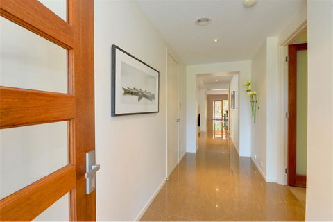 Newington Lakehouse - Accommodation Gladstone 15