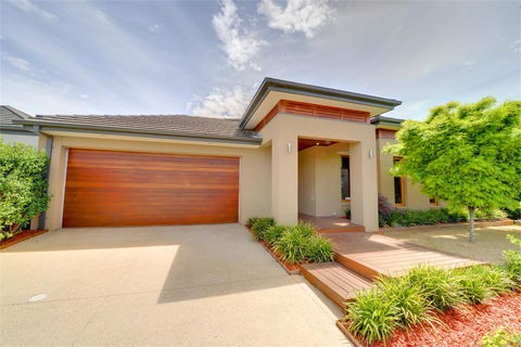 Newington Lakehouse - Accommodation Gladstone 0